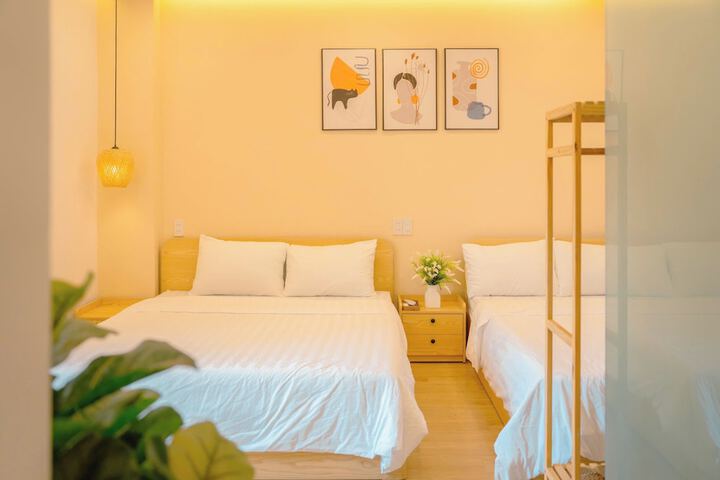 Room 6 of 63