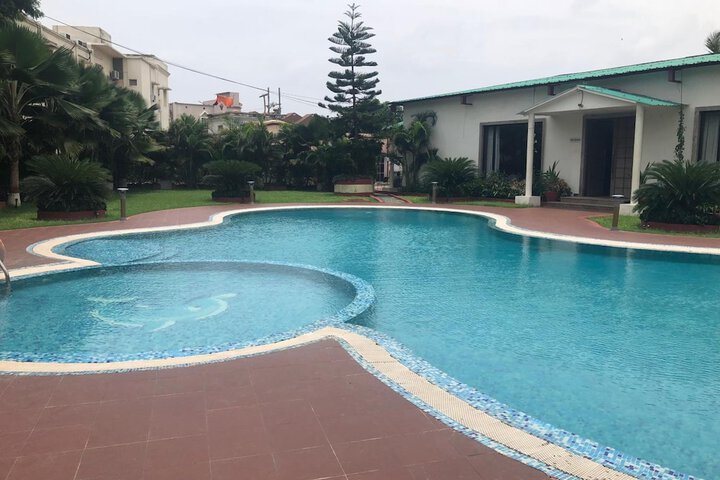 Hotel with Pool