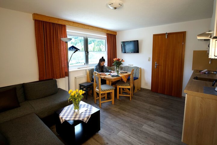 Room 10 of 46