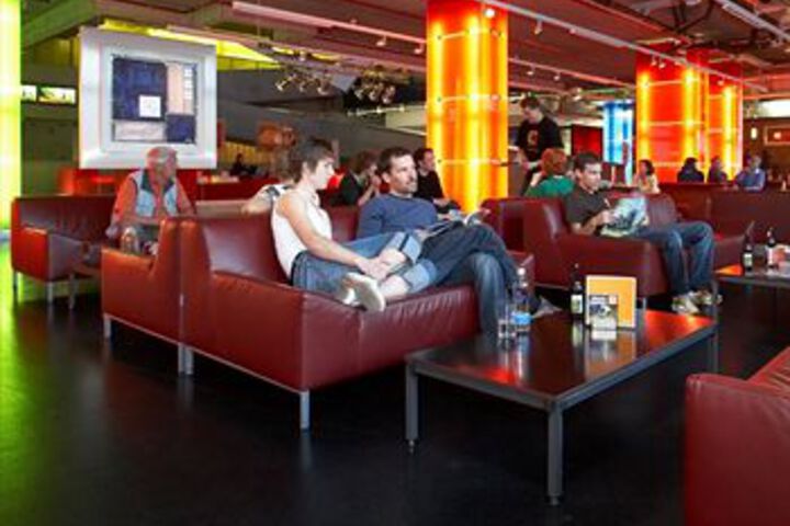 Lounge 22 of 29