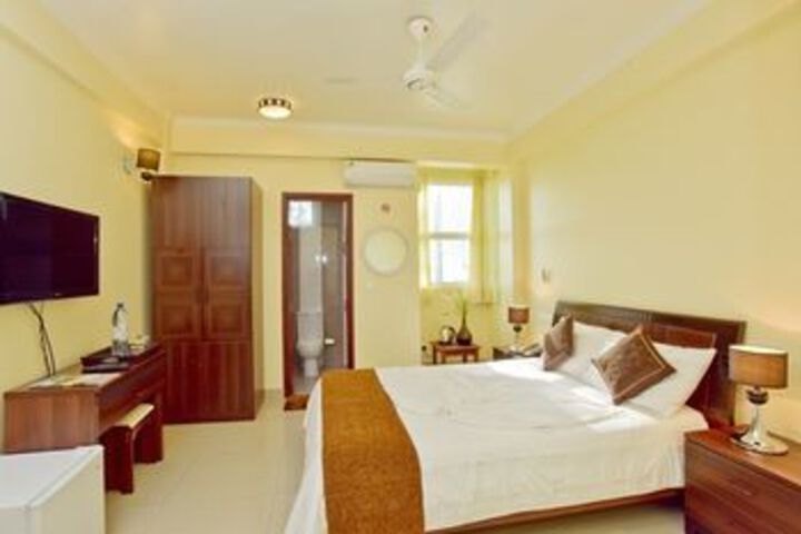 Room 5 of 19