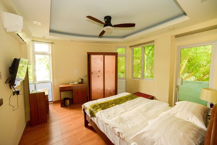Room 10 of 38