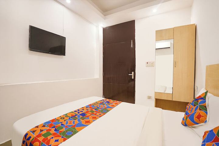 Room 13 of 34