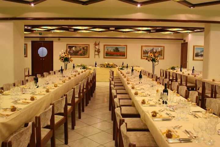 Ballroom/Hall 22 of 34
