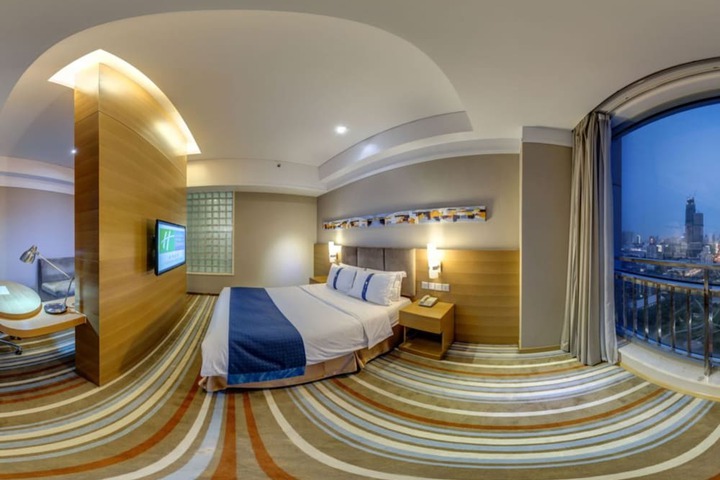 Room 7 of 30