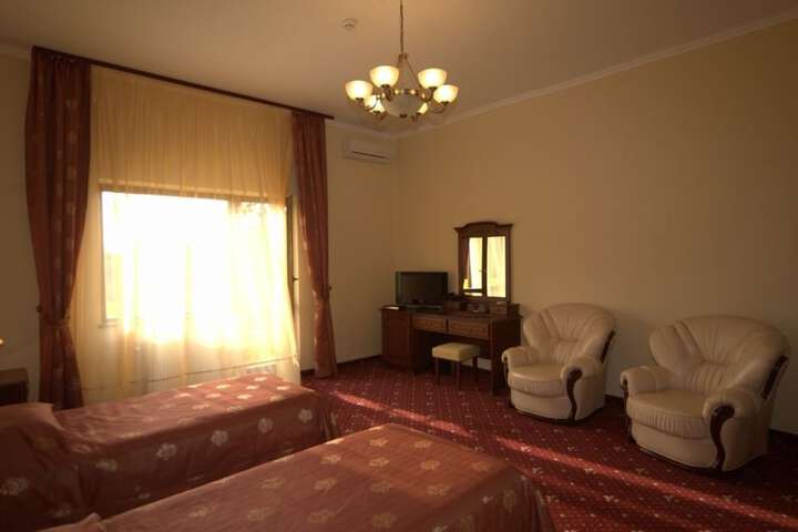 Room 11 of 33