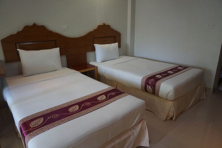 Room 2 of 28