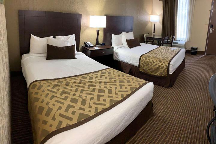 2 Double Accessible Comm Assist Roll in Shower Full Breakfast (9 of 10)
