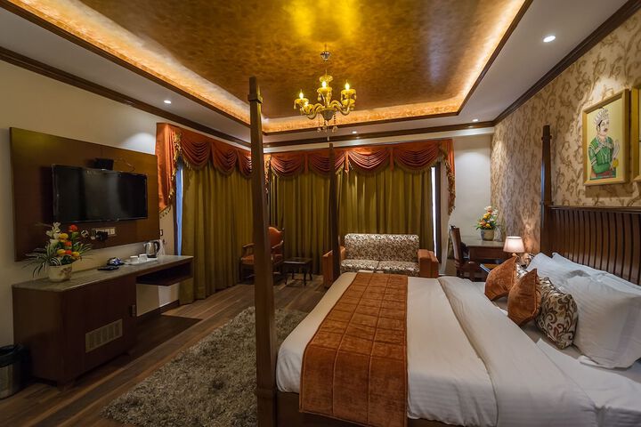 Room 18 of 80