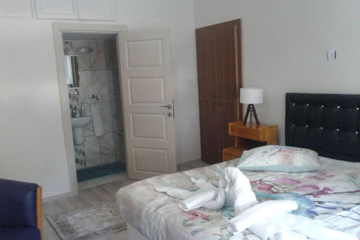 Room 4 of 185