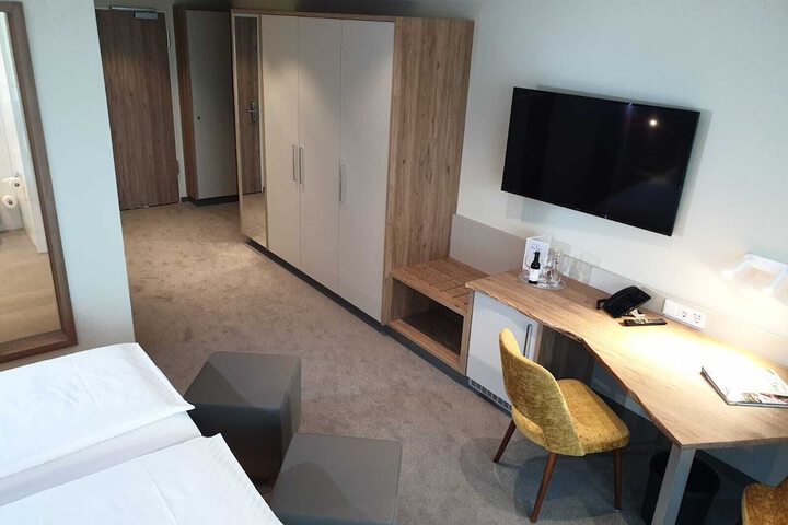 Room 34 of 101