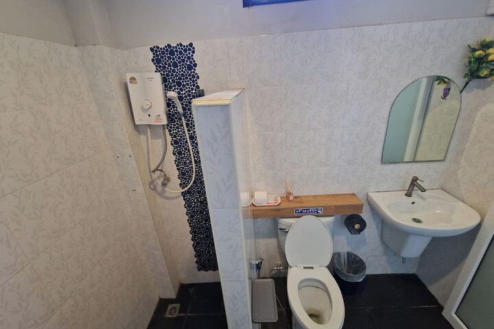 Room 73 of 123