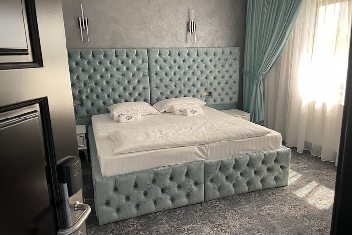 Room 3 of 62