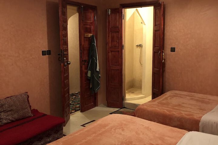 Room 9 of 38