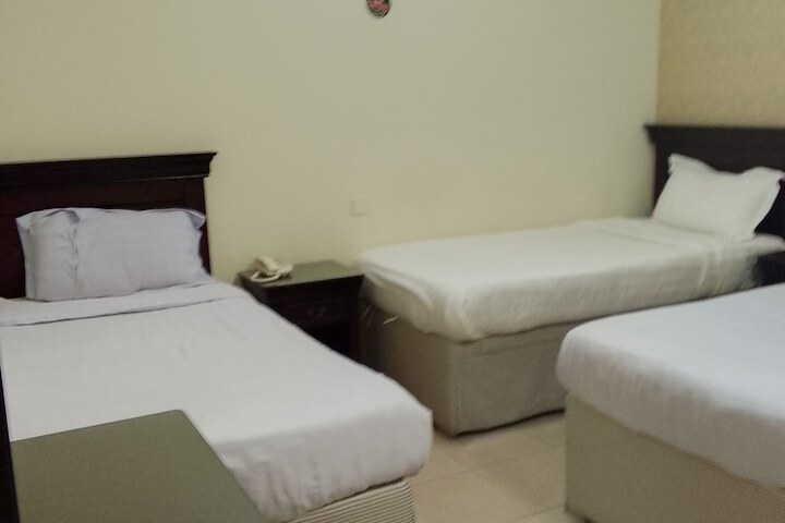 Room 5 of 10