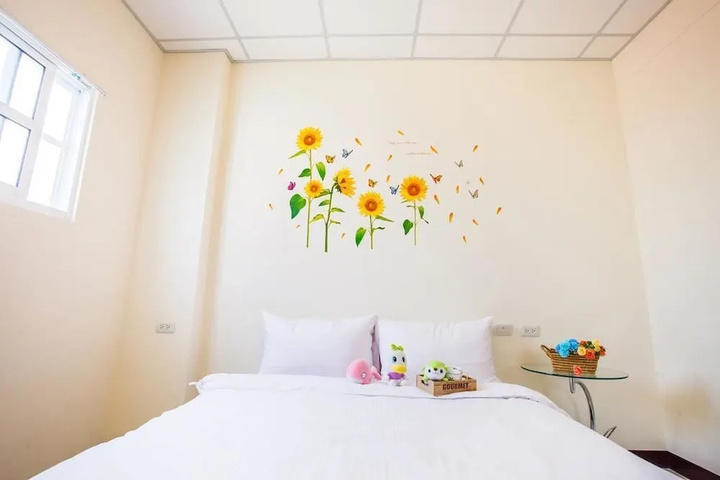 Room 2 of 9