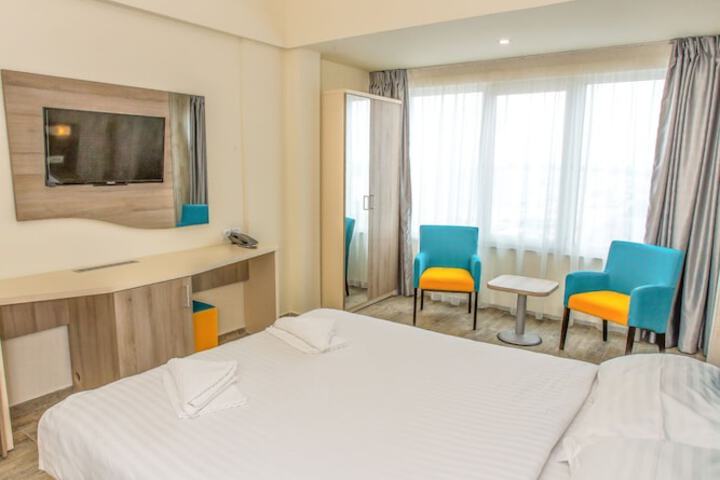 Room 6 of 33