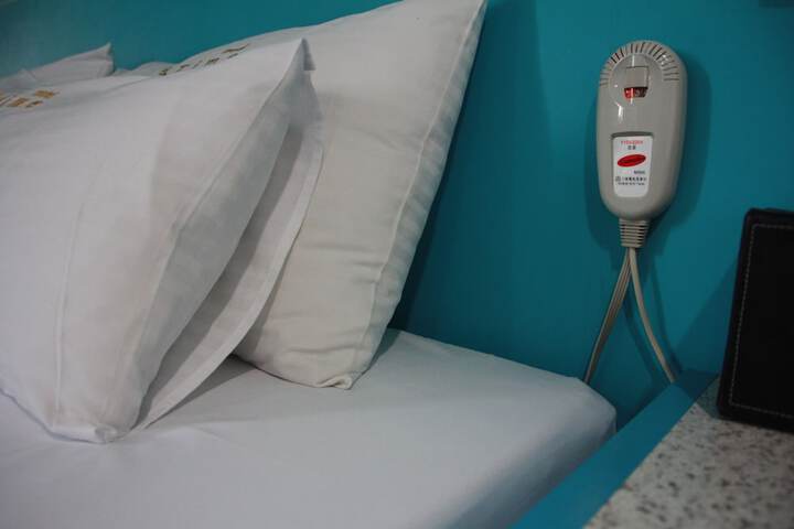 Room 4 of 84