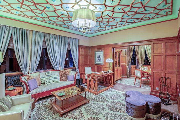 Room 63 of 182