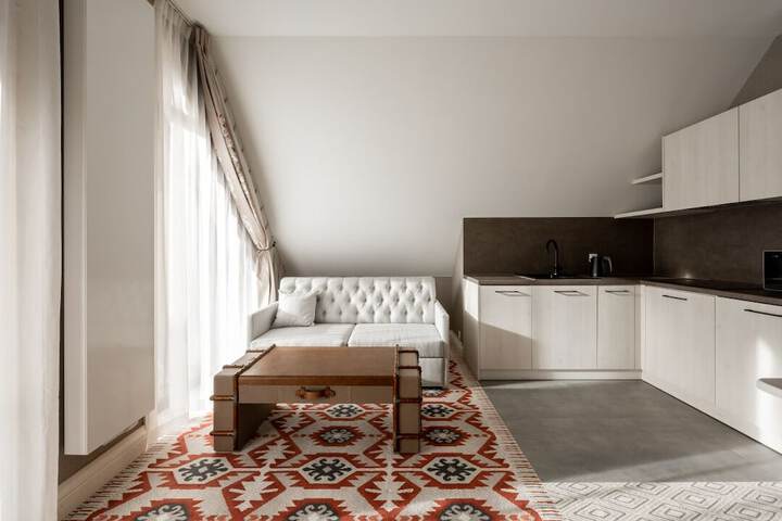 Room 4 of 28