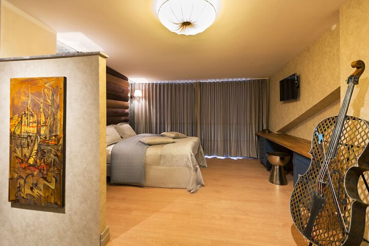 Room 10 of 36
