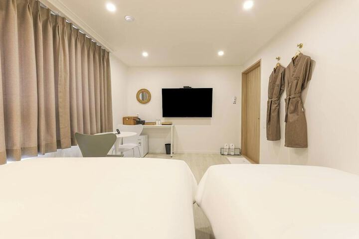 Room 16 of 41