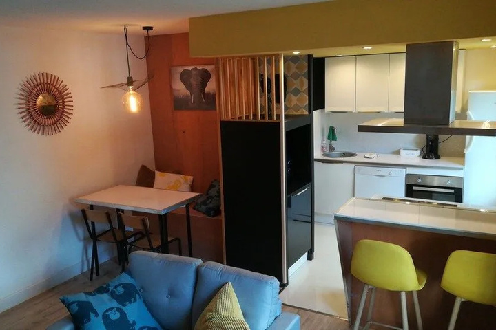 Room 5 of 10