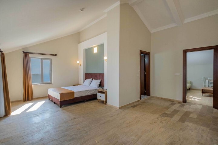 Room 33 of 171