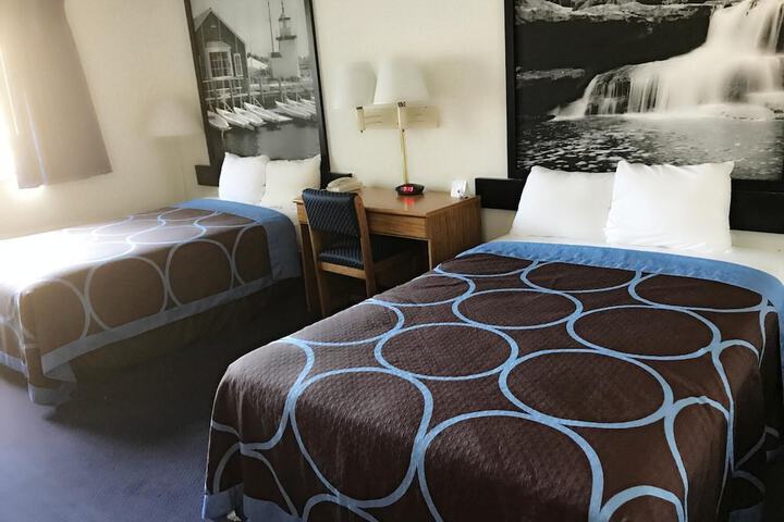 2 Double Beds (3 of 6)