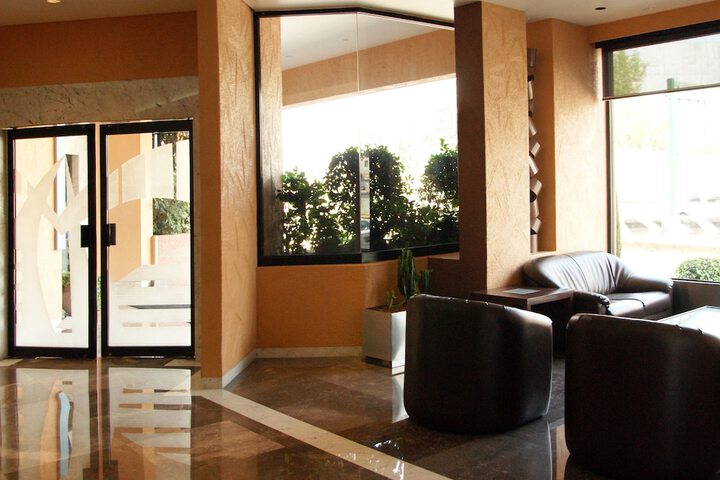 Entrance & Lobby