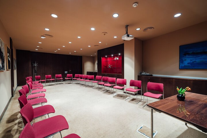 Business Center 149 of 156