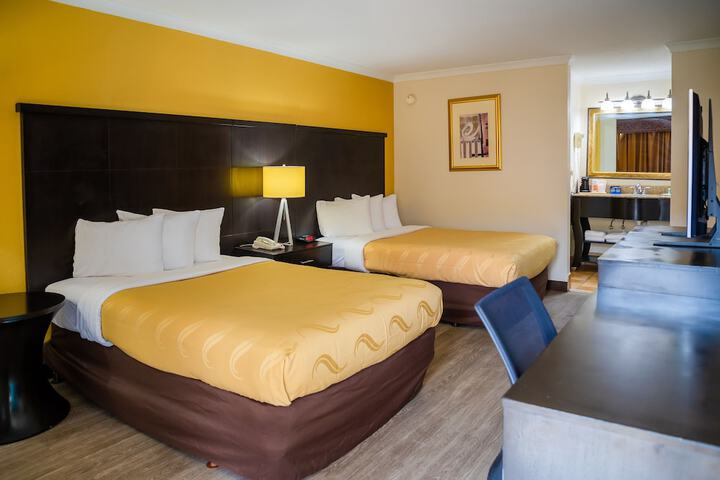 2 Double Beds (12 of 23)