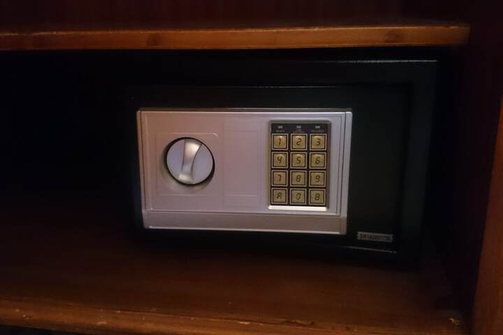 Room 18 of 37