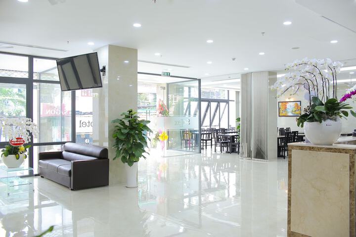 Hotel Interior 4 of 33