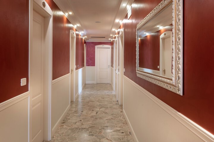 Ballroom/Hall 35 of 42