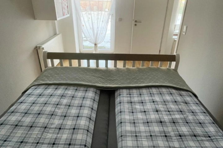 Room 4 of 12