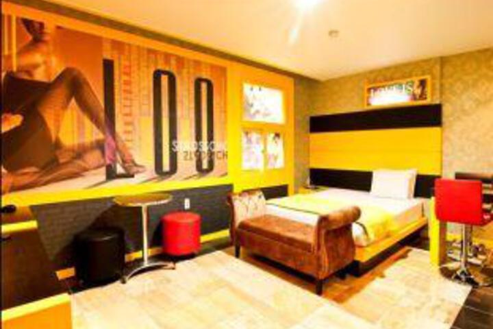 Room 2 of 6