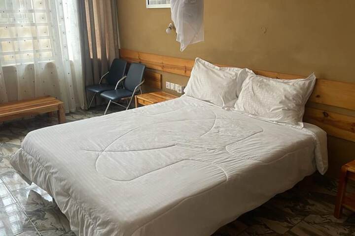 Room 8 of 17