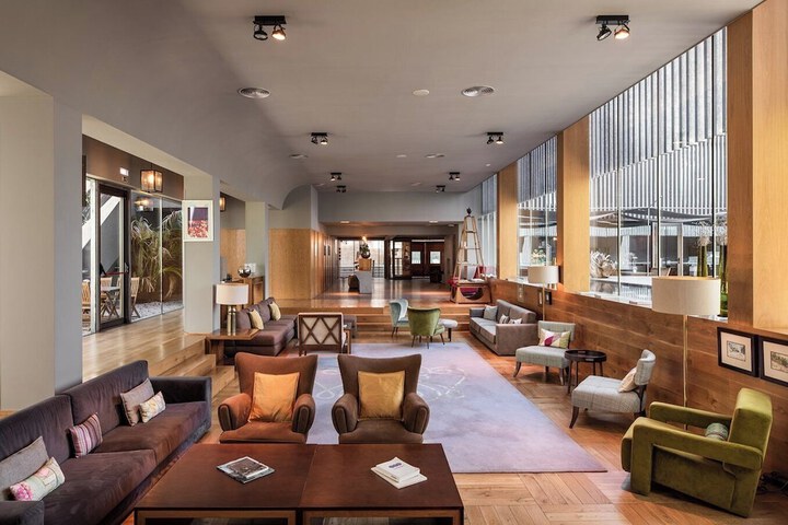 Entrance & Lobby