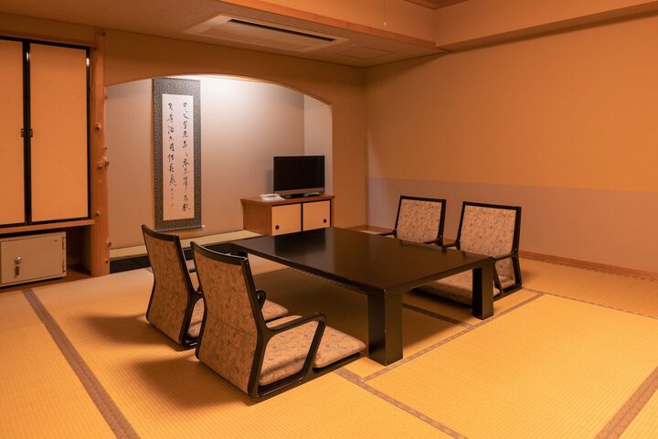 Room 19 of 170