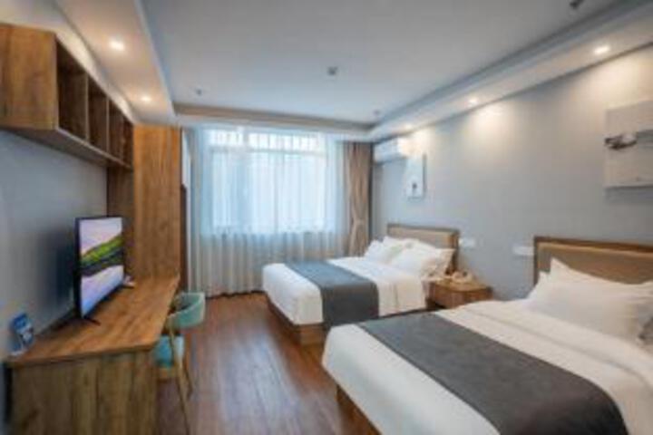 Room 7 of 9