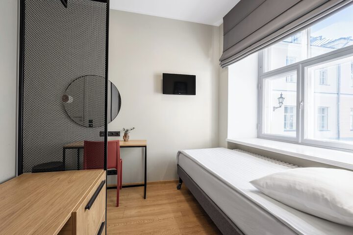 Room 32 of 48