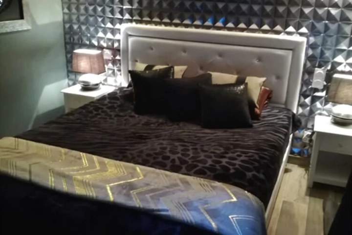 Room 4 of 11