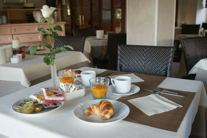 Breakfast/Coffee Service 38 of 68