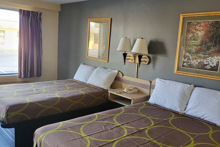 2 Double Beds (14 of 17)