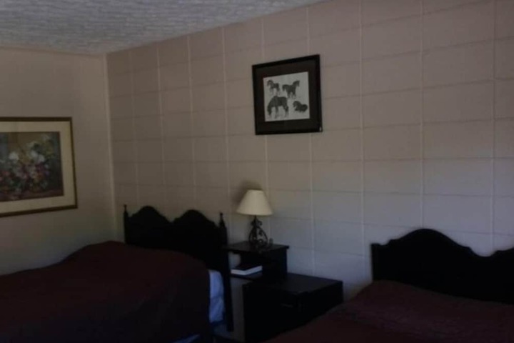 Room 11 of 28