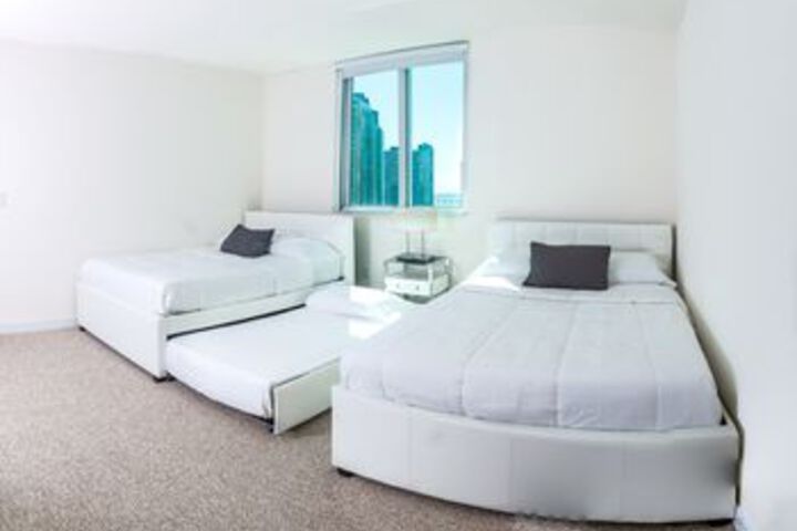 Room 12 of 28