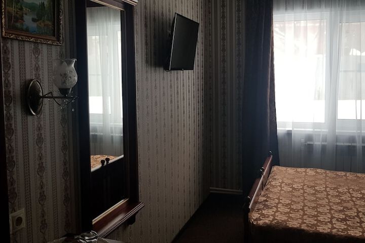 Room 7 of 13