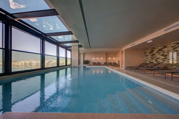 Pool 25 of 33