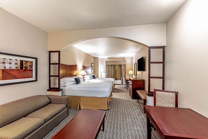 1 King Bed (10 of 14)